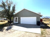 Building Photo - 3 bedroom house in Spring Creek with garage