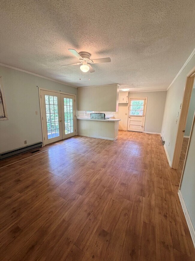 Building Photo - 10 Dogwood Ln