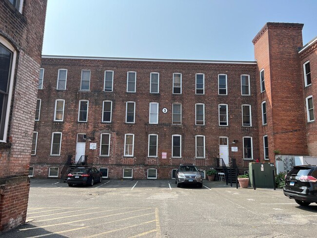 Building Photo - 325 Lafayette St