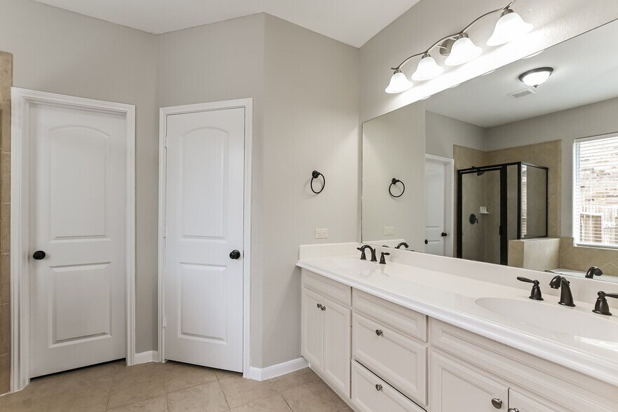 Building Photo - 17611 Sulphur Stream Dr