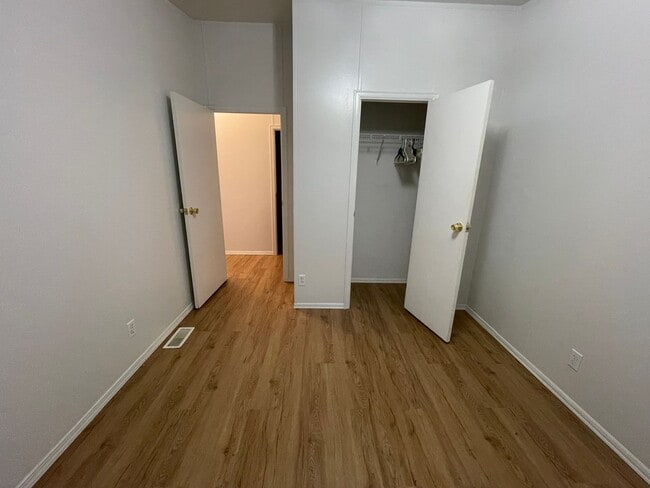 Building Photo - Lakebay 3 Bedroom Available Now, Fenced Yard & More! $500 Move in Bonus!