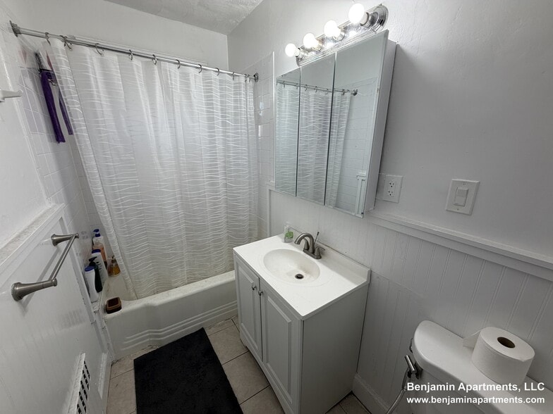 Building Photo - 23 Moraine St