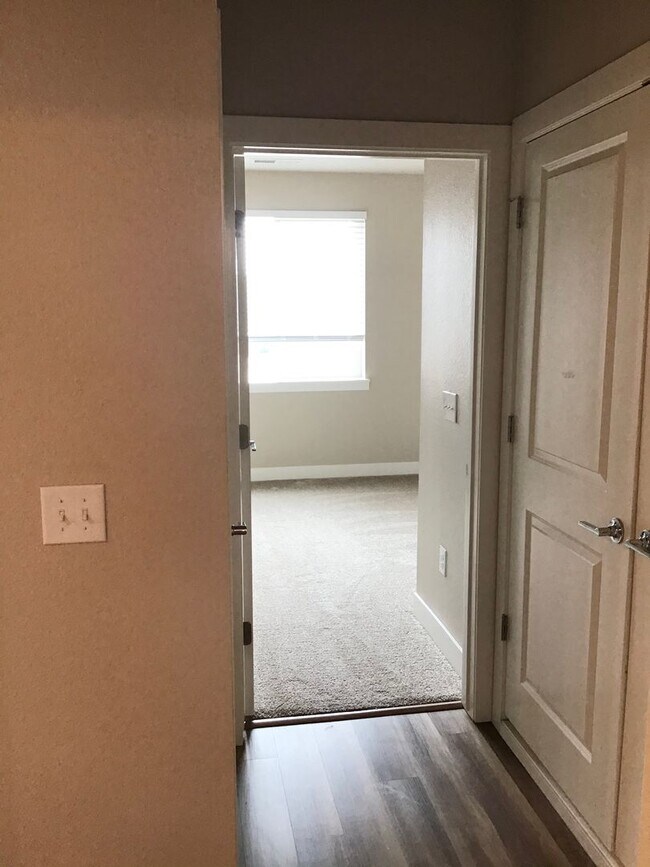 Building Photo - Wonderful 2bed 2 bath condo for rent at LI...