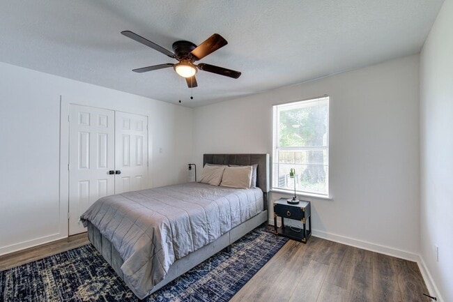 Building Photo - 5906 Hilary St