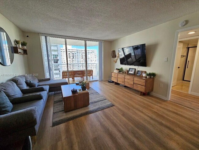 Building Photo - 18061 Biscayne Blvd