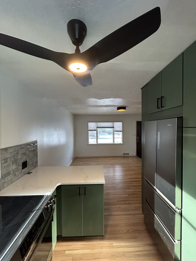 Building Photo - 410 S 13th Ave