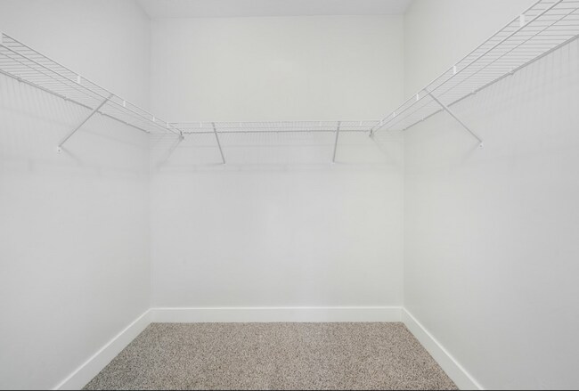 Building Photo - Comfy, Pet-Friendly 3BR in a Great Vineyar...