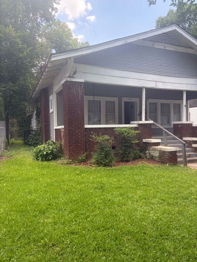 Building Photo - Spacious 3BR/2BA Rental with Hardwood Floors & Updated Living Room