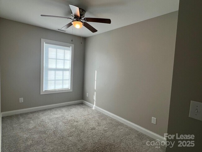 Building Photo - 1086 20th St NE