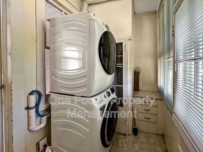 Building Photo - 413 Jordan Ave