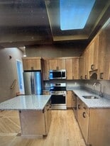 Building Photo - 140 Main St