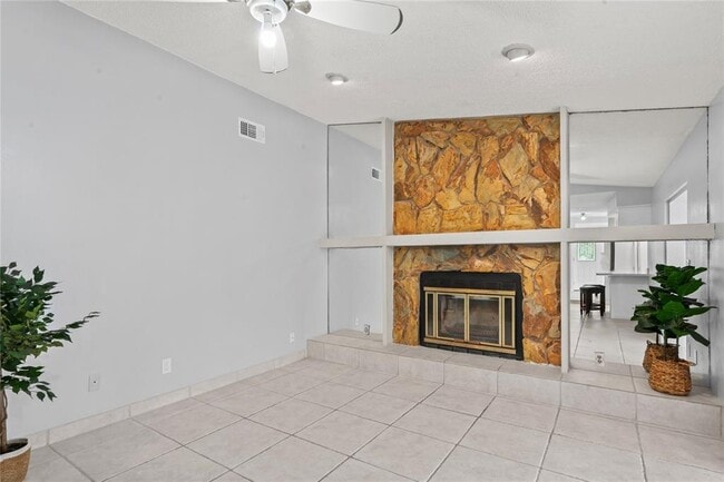 Building Photo - 2502 Indigo Dr