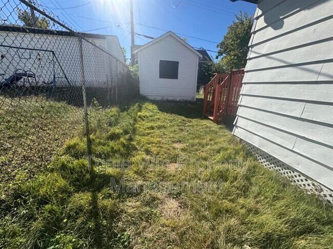 Building Photo - 3704 Taft Ave