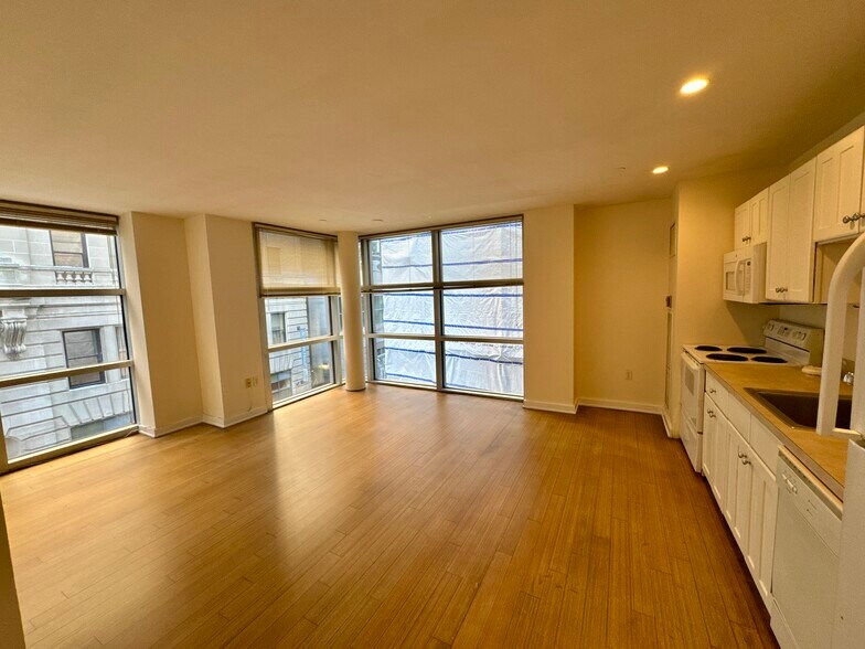Building Photo - 42 Boylston St