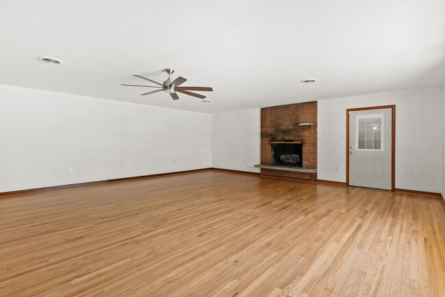 Building Photo - Large 4-Bed Brick Rancher with 2-Car Attached Garage!