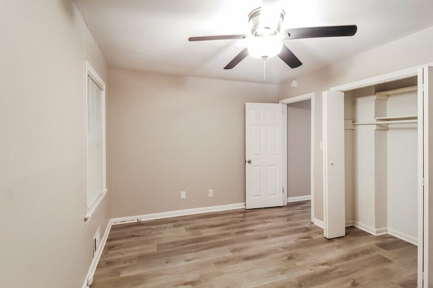 Building Photo - 3135 Robin Rd