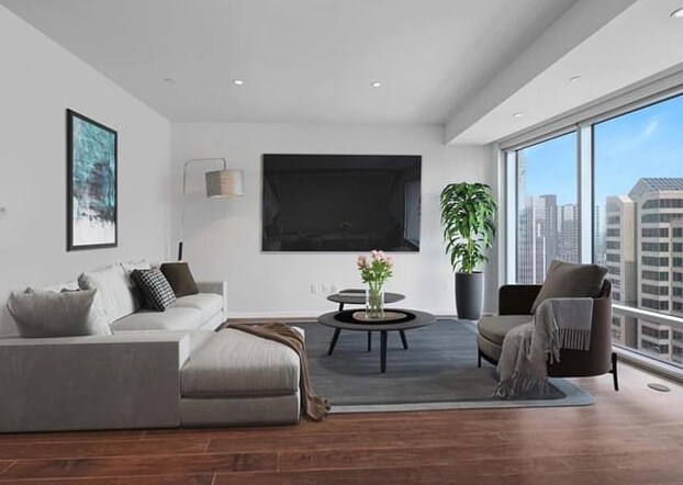 Building Photo - 200 Congress-929.12