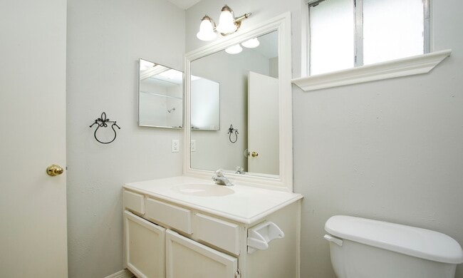 Building Photo - 18531 Lippizaner Dr