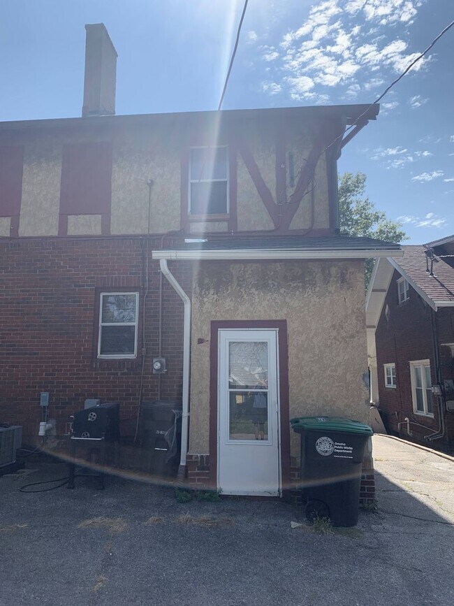 Building Photo - 3146 Mason St