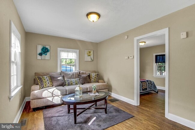 Building Photo - Coming Soon -  Charming 2 Bedroom, 1 Bath ...