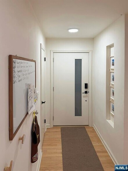 Building Photo - 2 Rossett St