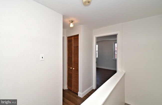 Building Photo - 1554 N Lawrence St