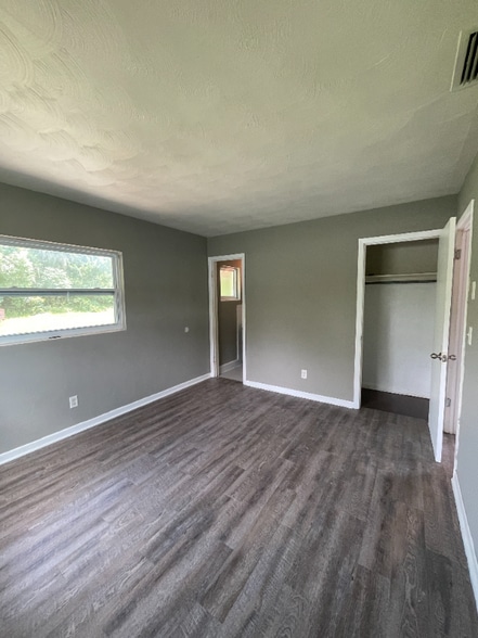 Building Photo - 127 W Palmetto Ave