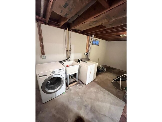 Building Photo - 1811 Judd Ave N