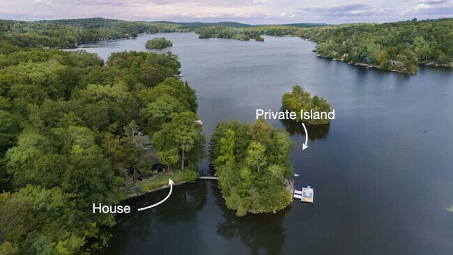 Building Photo - 2046 Lakeside Dr W