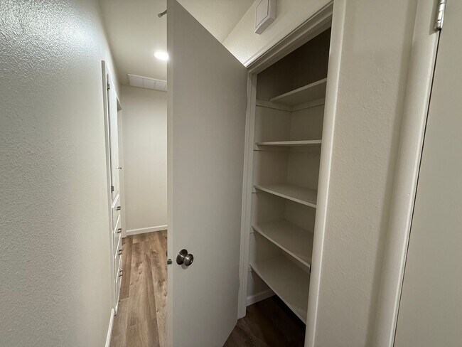 Building Photo - Newly renovated single story in Greenwood Estates!