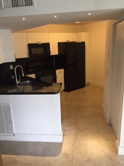 Building Photo - 8761 Wiles Rd