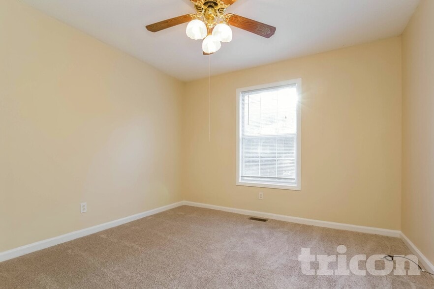 Building Photo - 5390 Springbrook Dr SW