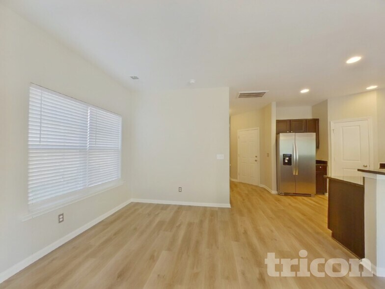 Building Photo - 221 Chestnut Oak Ln