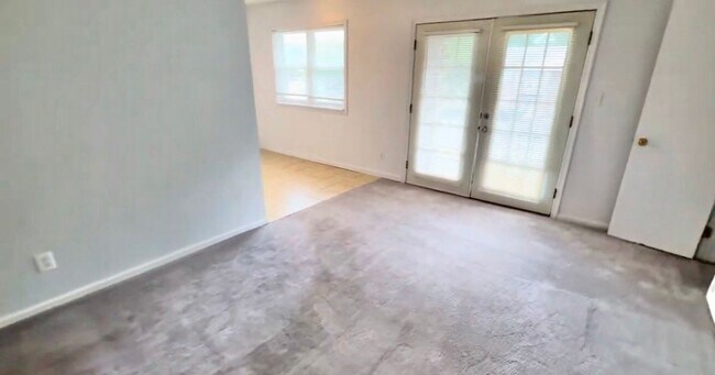 Building Photo - Meridian Apartments Your Gateway to Everything in Hampton Roads