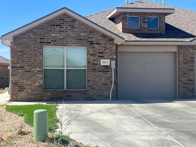 Primary Photo - 2123 N Texas Ave