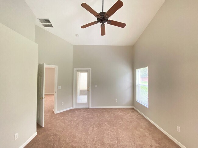 Building Photo - ? Freshly Updated Home Minutes from Disney...