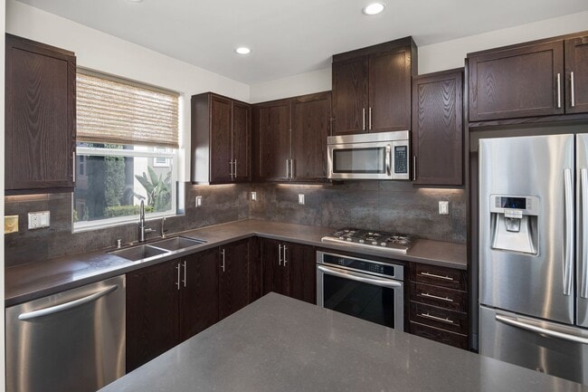 Building Photo - Resort Style 2BD Townhome in Origen at Civ...