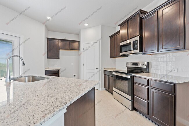 Building Photo - $250 OFF FIRST MONTHS RENT
