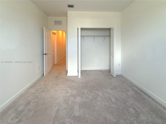 Building Photo - 1060 SE 26th Ter