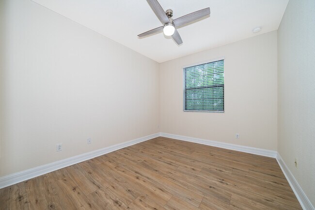 Building Photo - 10132 Eagle Creek Center Blvd