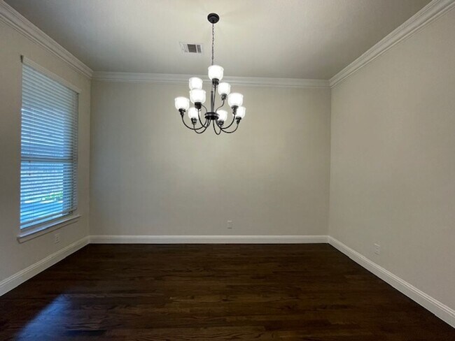 Building Photo - 1605 Le Mans Ln