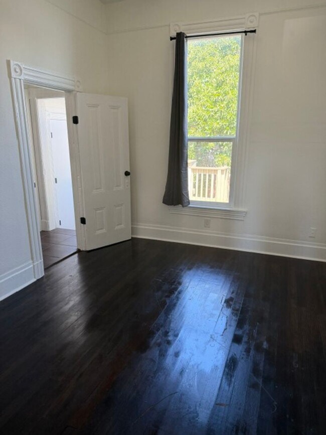 Building Photo - 1/2 Off First Month's Rent, 3Bdrm, 2.5Bath