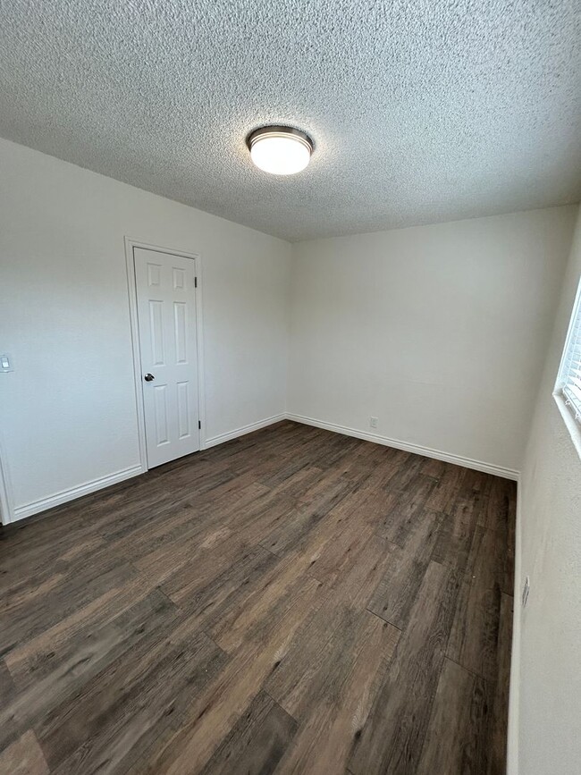 Building Photo - Fully Remodeled Front Duplex in a Prime Lo...