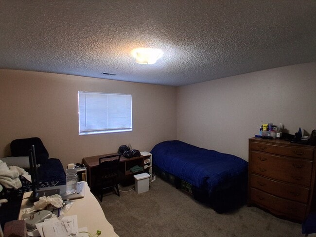 Building Photo - 141 E 700 N