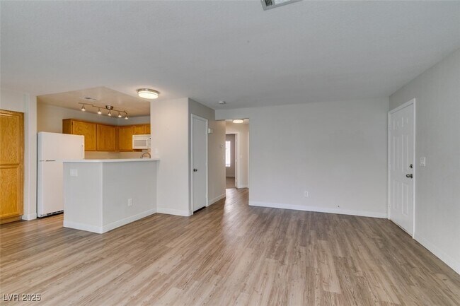 Building Photo - 350 S Durango Dr