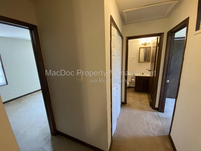 Building Photo - 5145 Cottonwood Ct