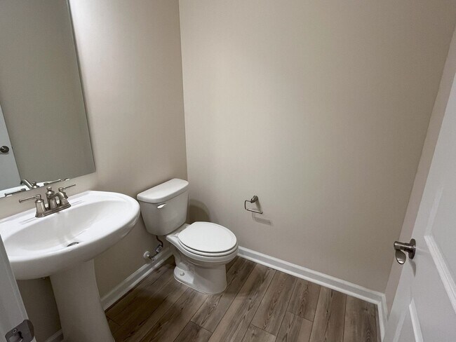 Building Photo - Beautiful corner home in Wendell- 3 Bedroom 2.5 bath - wonderful amenities!