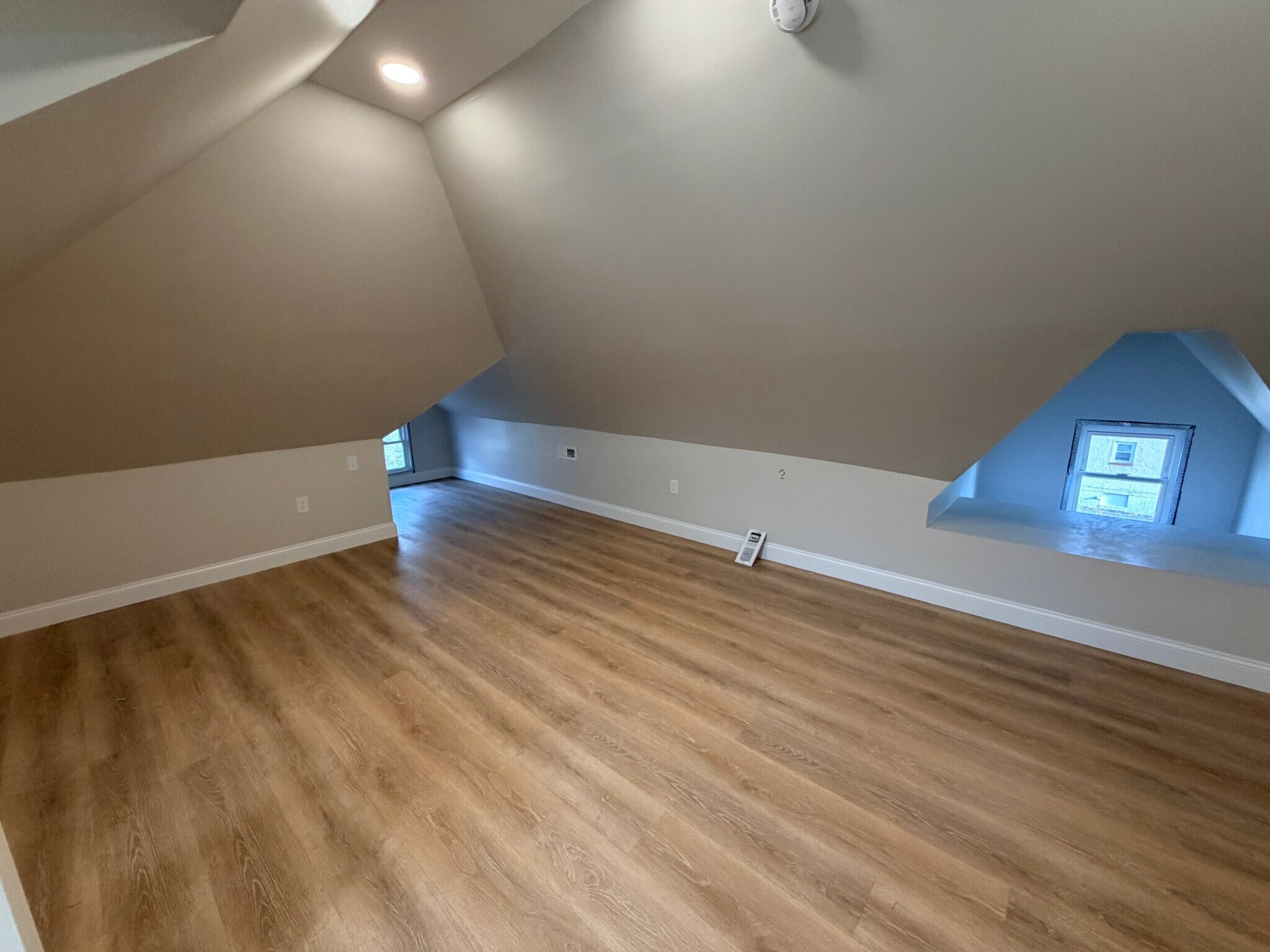 Building Photo - 3 E Overlea Ave