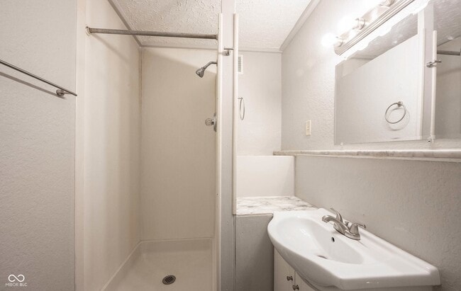 Building Photo - 2142 W US Hwy 40