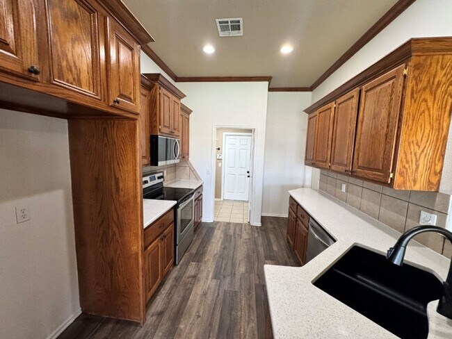 Building Photo - Brand new updates , spacious and a true 4 bedroom home in a gated community in Newcastle! Call us...